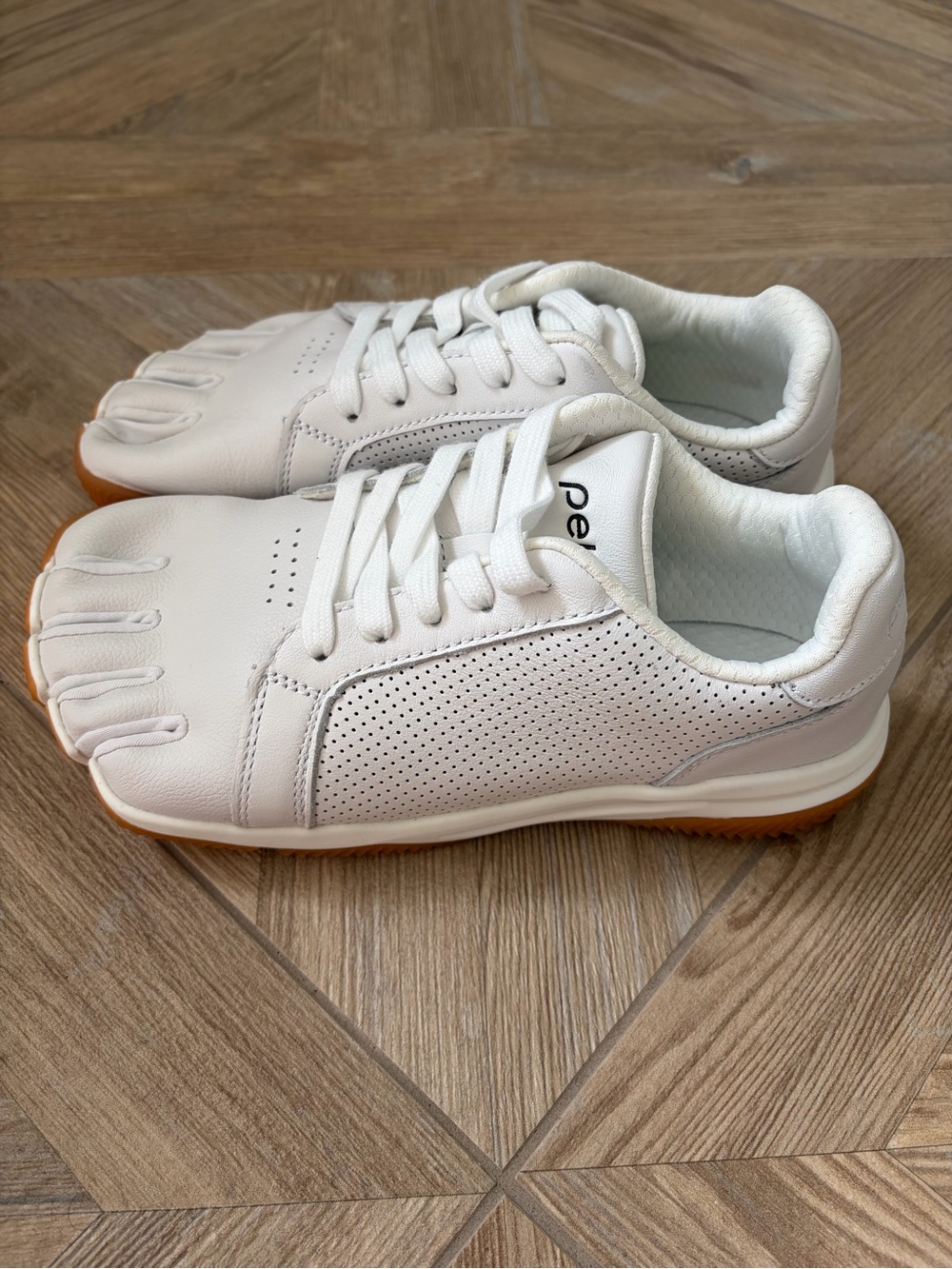Peluva Women’s Court Ad In Barefoot Sneakers White Size 8 Leather Athletic